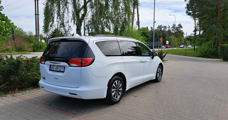 Chrysler Pacifica cena 99999 przebieg: 133000, rok produkcji 2020 z Warszawa małe 704